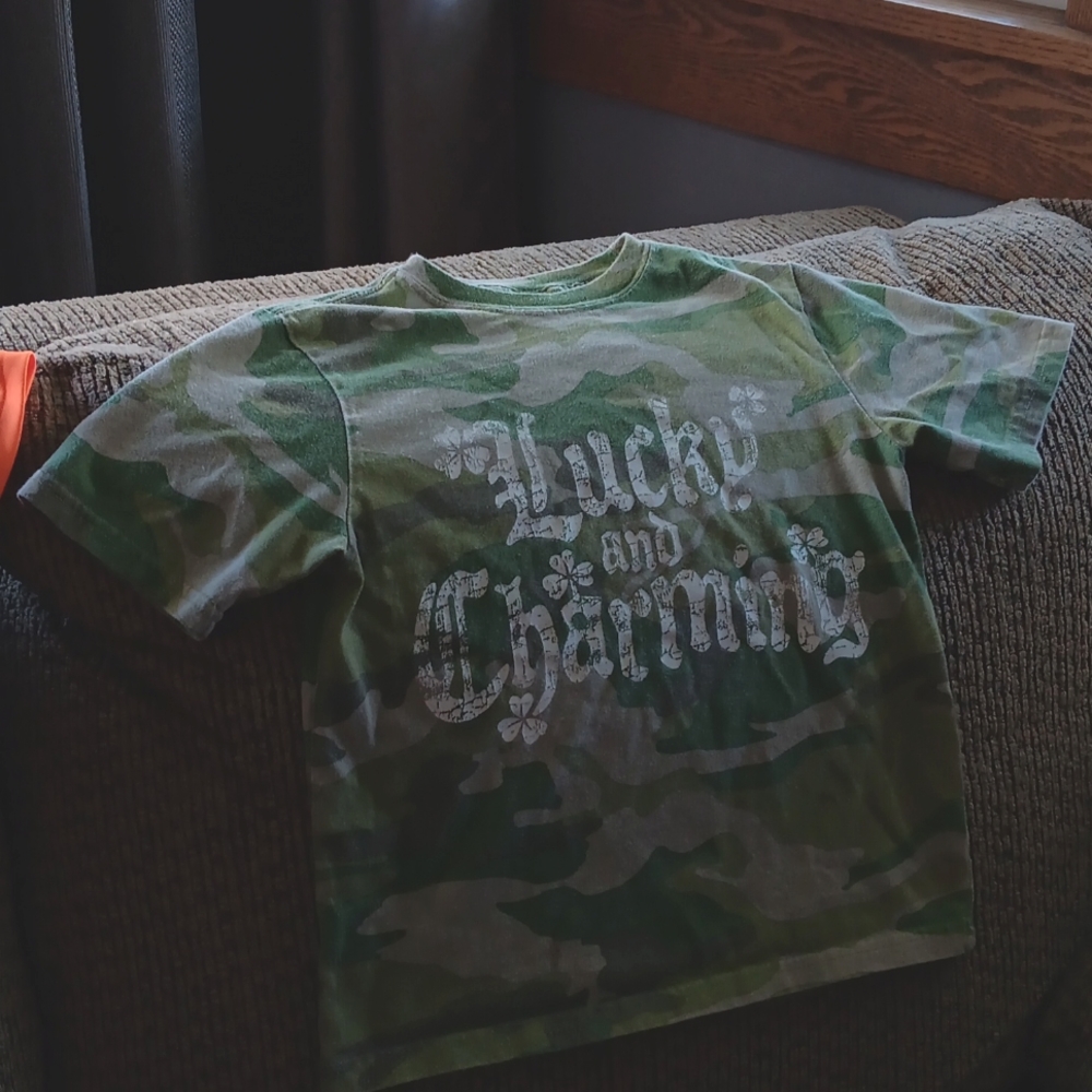 Boys camo Lucky and charming size small 6/7.
